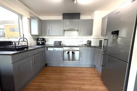 2 bedroom apartment to rent, Hull Place, E16