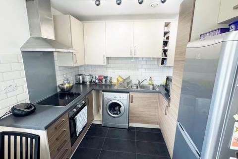 3 bedroom flat to rent, Ashview Apartments, Manor House, N4 1FN