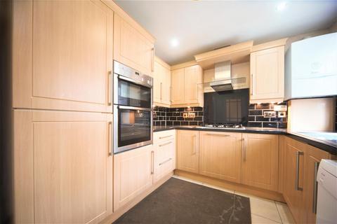 4 bedroom detached house to rent, Grasholm Way, Langley, Berkshire