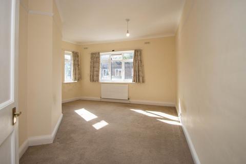 2 bedroom maisonette to rent, The Parade, Claygate, KT10