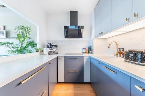 3 bedroom flat for sale, Island Row, London, E14