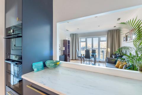 3 bedroom apartment for sale, Island Row, Limehouse Basin, London, E14