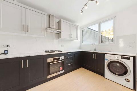 4 bedroom semi-detached house to rent, Friern Park, London N12