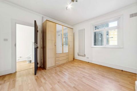 4 bedroom semi-detached house to rent, Friern Park, London N12