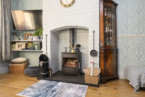 48 Ashover Road, Old Tupton, Chesterfield, S42 6HJ