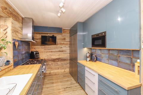 48 Ashover Road, Old Tupton, Chesterfield, S42 6HJ