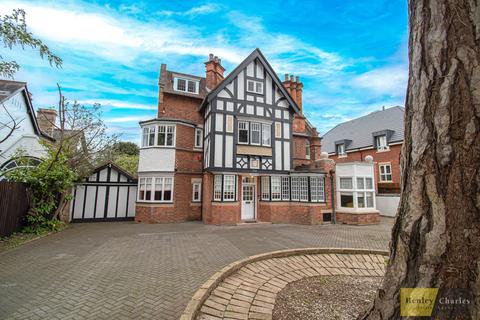 7 bedroom detached house to rent, Birmingham Road, West Midlands B72