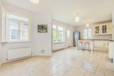 2 bedroom maisonette for sale, Dornton Road, London SW12