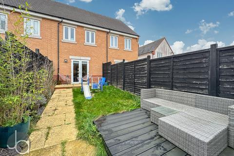 2 bedroom terraced house for sale, Hampton Court Close, Colchester