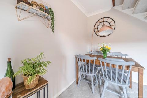 9 Arthur Close, Bagshot, GU19 5QT