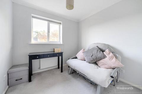 9 Arthur Close, Bagshot, GU19 5QT