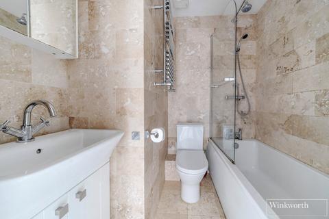 9 Arthur Close, Bagshot, GU19 5QT