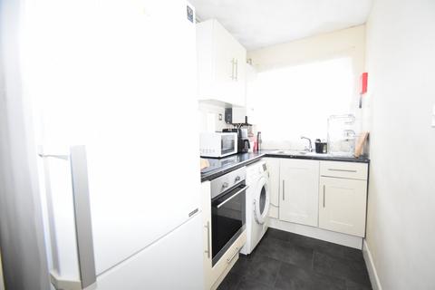 2 bedroom terraced house to rent, Alma Street - SILVER SUB, Gosport PO12