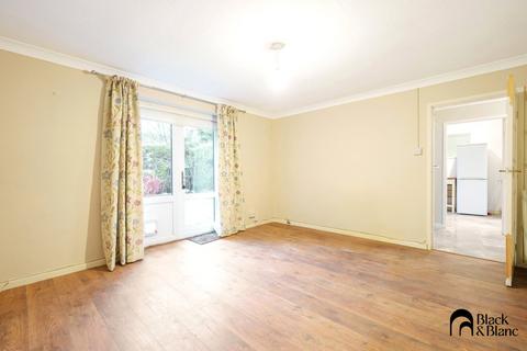 12 Lacey Green, Coulsdon, CR5 1BL