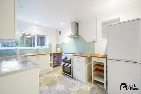 12 Lacey Green, Coulsdon, CR5 1BL