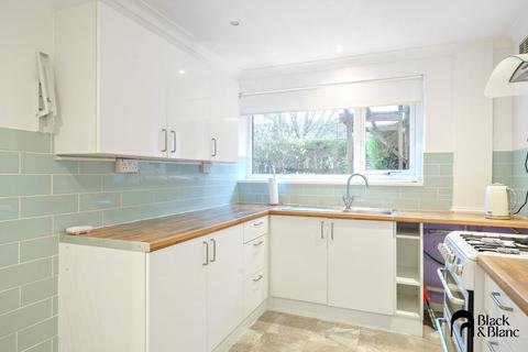 12 Lacey Green, Coulsdon, CR5 1BL