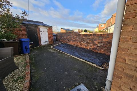 2 bedroom house to rent, The Walk, Birdwell