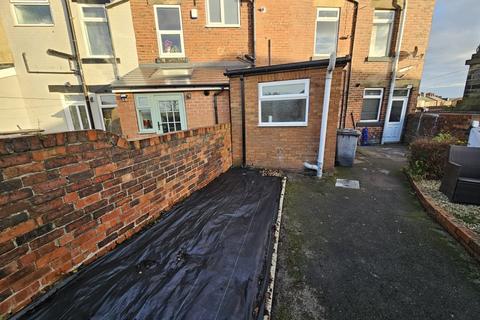 2 bedroom house to rent, The Walk, Birdwell