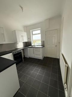 2 bedroom house to rent, The Walk, Birdwell