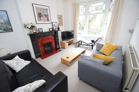 15 Park Grove, Shipley, BD18 4DR