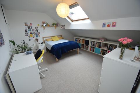 15 Park Grove, Shipley, BD18 4DR
