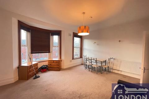 3 bedroom maisonette for sale, Bedford Road, Clapham, London SW4