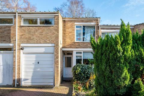 4 bedroom terraced house to rent, Greenheys Place, Woking, GU22