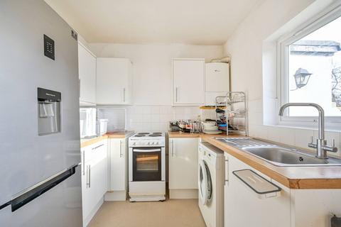 3 bedroom terraced house to rent, Woking,Surrey, Woking, GU21