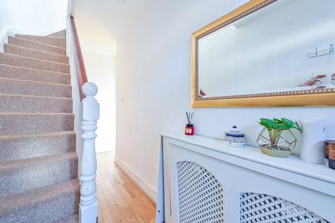 3 bedroom terraced house to rent, Woking,Surrey, Woking, GU21