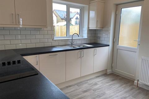 2 bedroom semi-detached house to rent, Crossley Lane, Mirfield WF14