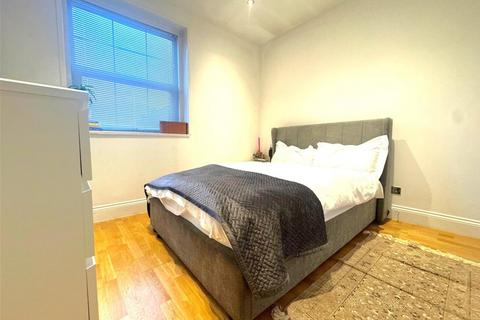 2 bedroom flat to rent, West Hampstead Mews, West Hampstead, NW6