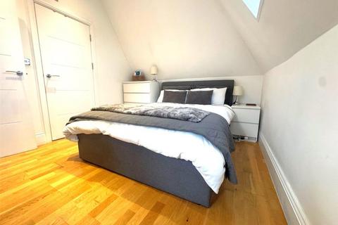 2 bedroom flat to rent, West Hampstead Mews, West Hampstead, NW6