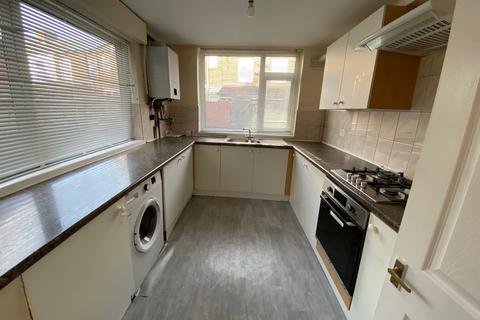 2 bedroom terraced house to rent, Walter Street, Gorton