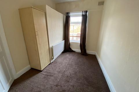 2 bedroom terraced house to rent, Walter Street, Gorton