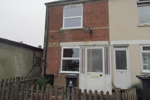 2 bedroom end of terrace house to rent, Clarkes Road, Harwich CO12