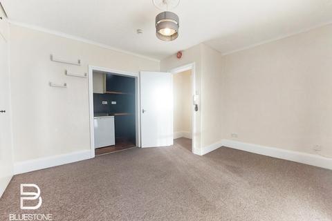 Studio to rent, Croham Road, South Croydon