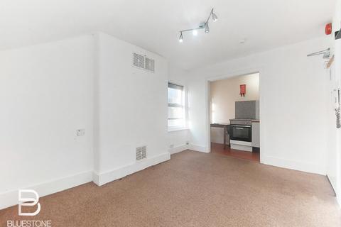 Studio to rent, Croham Road, South Croydon