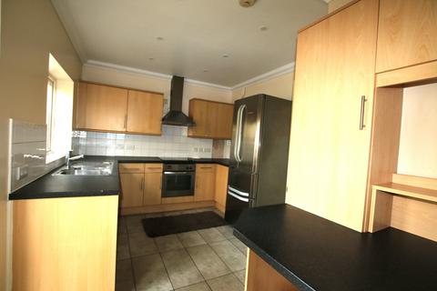 2 bedroom semi-detached house to rent, Kings Park