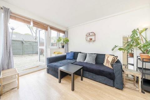 4 bedroom flat for sale, Manor Estate, London SE16