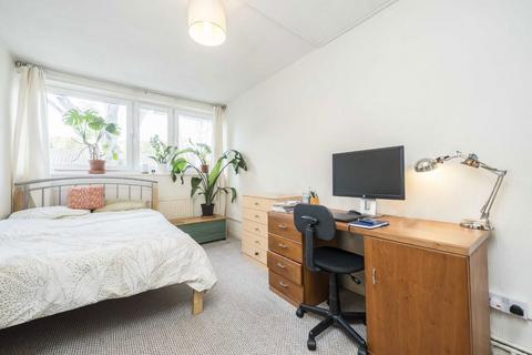 4 bedroom flat for sale, Manor Estate, London SE16