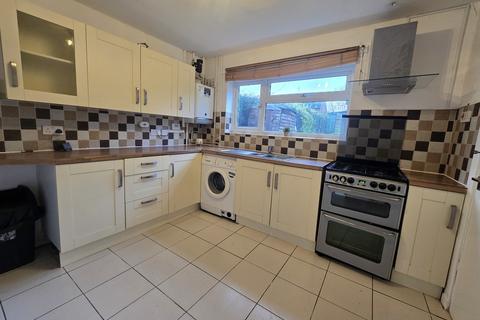 2 bedroom semi-detached house to rent, Highfields, Market Drayton, Shropshire