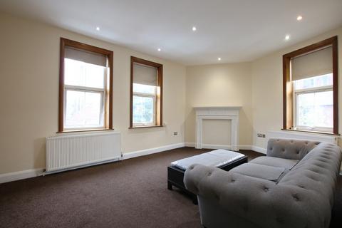 3 bedroom flat to rent, High Road, Willesden Green, NW10