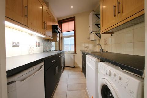 3 bedroom flat to rent, High Road, Willesden Green, NW10