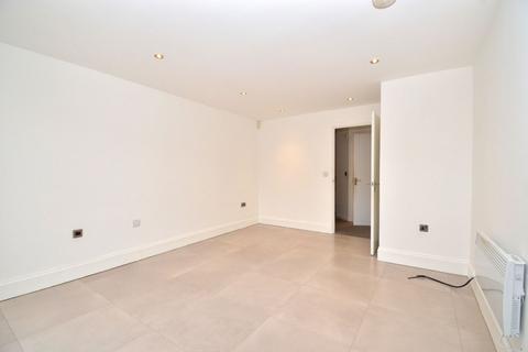 2 bedroom flat to rent, Bancroft Chase, Hornchurch