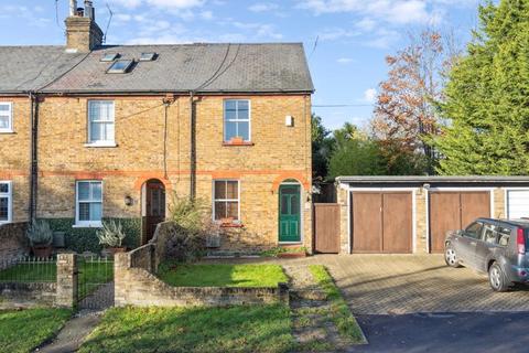 2 bedroom terraced house to rent, Stoke Poges: Character 2 double bedroom end terrace cottage