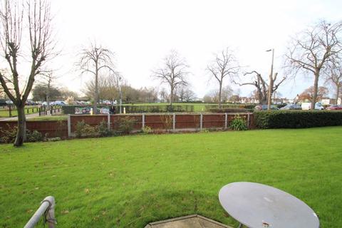 1 bedroom retirement property for sale, * FOR THOSE 55+ * SUPER VIEWS OVER CHALKWELL PARK * GROUND FLOOR * Imperial Avenue, Westcliff-On-Sea