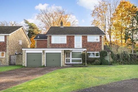 4 bedroom detached house for sale, Drayton Close, Fetcham