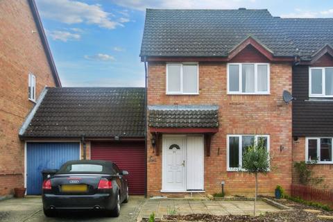 3 bedroom semi-detached house for sale, Renown Way, Basingstoke RG24