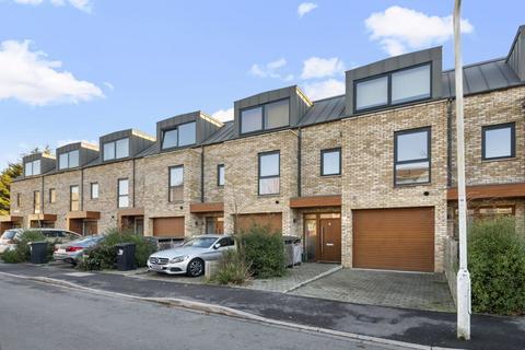 5 bedroom townhouse for sale, Benhill Terrace, Northolt