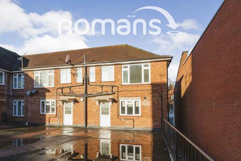 2 bedroom maisonette to rent, Fleet Road Fleet